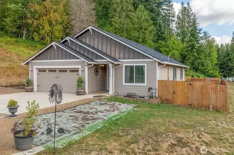 110 Axis Rd, Castle Rock, WA 98611