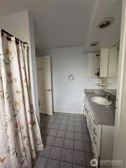 Bath - Undisclosed, Everett, WA 98208 photo 3 of 4