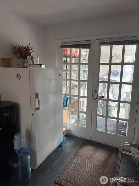 Entry Way - Undisclosed, Everett, WA 98208 photo 1 of 3