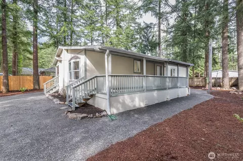 8578 Golden Valley Dr, Maple Falls, WA 98266