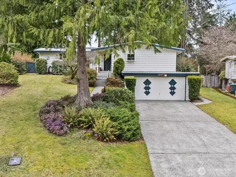 1233 167th Ave SE, Bellevue, WA 98008