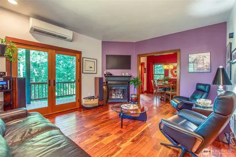Living - 247 Spring Point Rd, Eastsound, WA 98245 photo 2 of 3