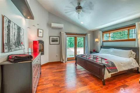 Bedroom - 247 Spring Point Rd, Eastsound, WA 98245 photo 1 of 4