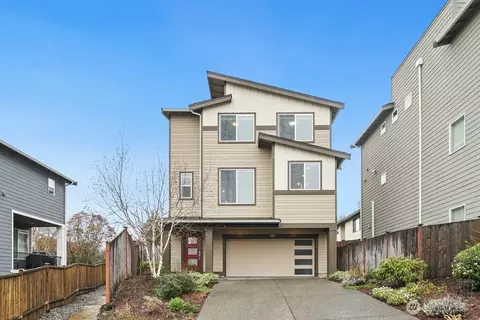 8245 S 118th Ct, Seattle, WA 98178