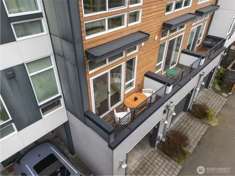 Exterior - 131 22nd Ave E #E, Seattle, WA 98112 photo 4 of 4