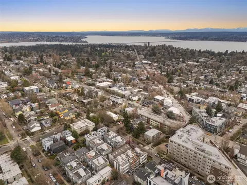 View/Area - 131 22nd Ave E #E, Seattle, WA 98112 photo 2 of 6
