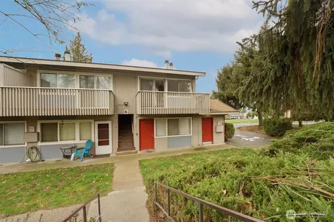 9623 S 248th St #E2, Kent, WA 98030