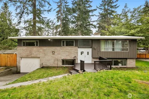 12704 8th Ave NE, Seattle, WA 98125
