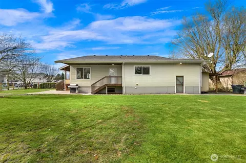 Exterior - 586 Second St, Sumas, WA 98295 photo 4 of 6