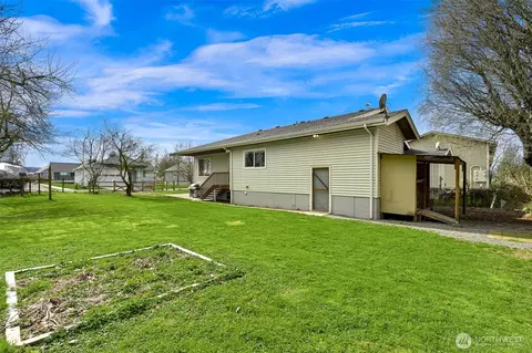 Exterior - 586 Second St, Sumas, WA 98295 photo 5 of 6