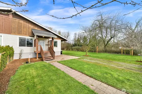 Exterior - 586 Second St, Sumas, WA 98295 photo 3 of 6