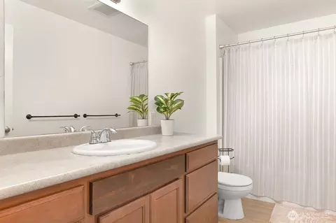 Bath - 586 Second St, Sumas, WA 98295 photo 1 of 1