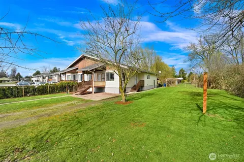 Exterior - 586 Second St, Sumas, WA 98295 photo 2 of 6