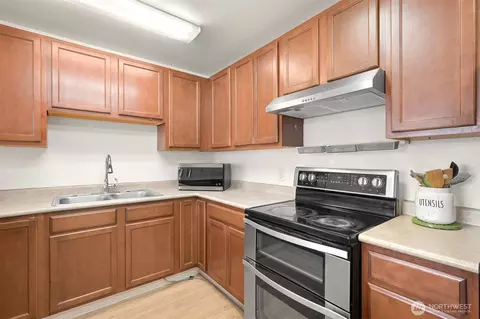 Kitchen - 586 Second St, Sumas, WA 98295 photo 2 of 2