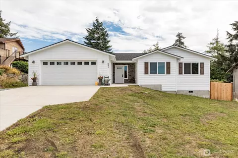 651 Cranberry Dr, Oak Harbor, WA 98277