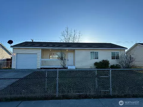 1203 Mather Dr, Moses Lake, WA 98837