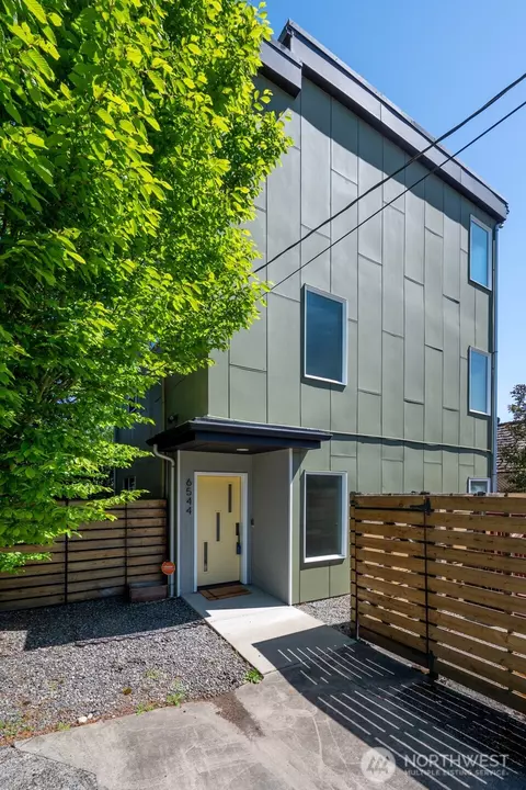 6544 23rd Ave NE, Seattle, WA 98115