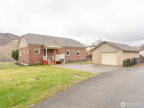 308 5th St, Chelan Falls, WA 98817