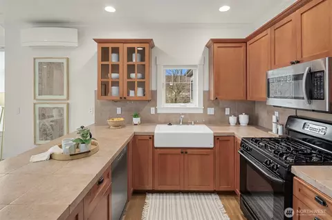 Kitchen - 753 Harvard Ave E #B, Seattle, WA 98102 photo 2 of 3