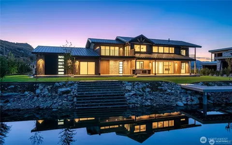 101 Trout Ln, Chelan, WA 98816