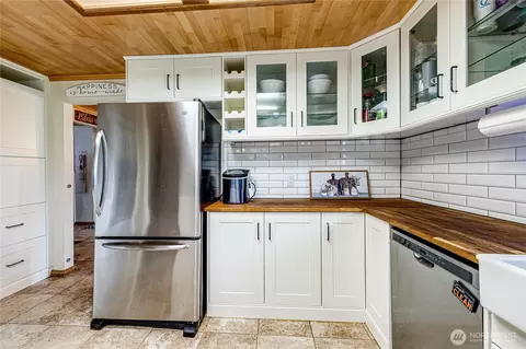 Kitchen - 140 Osprey Glen Rd, Sequim, WA 98382 photo 3 of 5