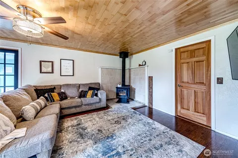 Living - 140 Osprey Glen Rd, Sequim, WA 98382 photo 1 of 3