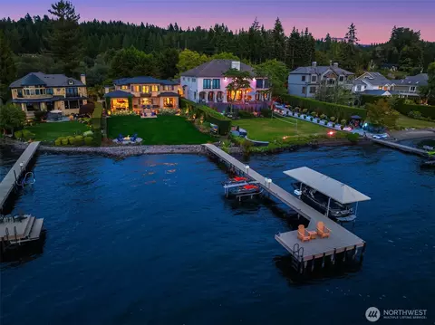 253 E Lake Sammamish Pkwy SE, Sammamish, WA 98074