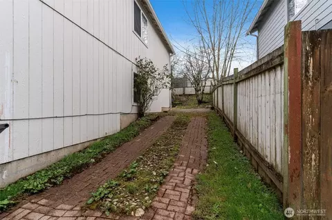 Exterior - 2030 127th Pl SE, Everett, WA 98208 photo 4 of 4