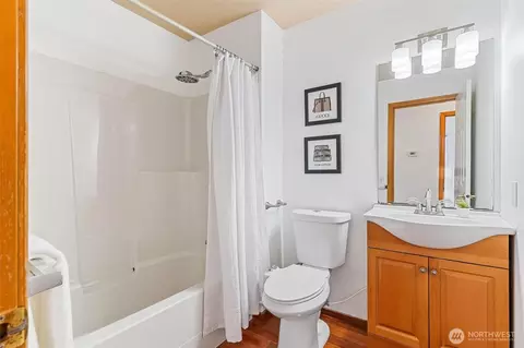 Bath - 2030 127th Pl SE, Everett, WA 98208 photo 2 of 2
