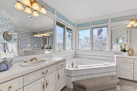 Bath - 23419 SE 406th St, Enumclaw, WA 98022 photo 1 of 5