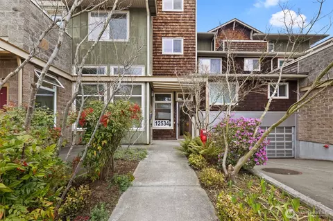 12534 15th Ave NE #15, Seattle, WA 98125