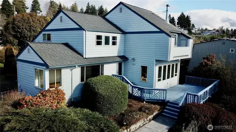 12100 Shorewood Ave SW, Burien, WA 98146