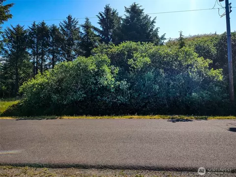 474 Volans Ave SW, Ocean Shores, WA 98569