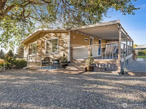 304 Agate Ln SW, Mattawa, WA 99349