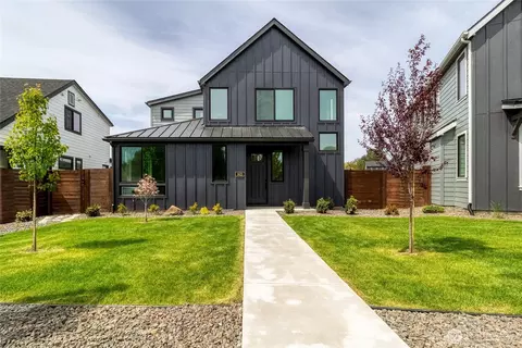 1021 SE Garrison Village Way, College Place, WA 99324