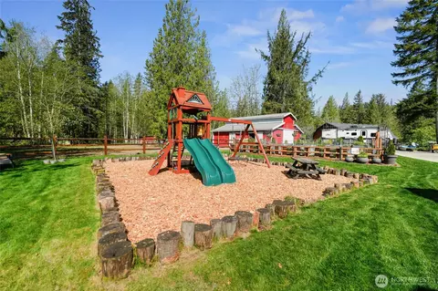 Exterior - 31833 SE Lake Walker Rd, Enumclaw, WA 98022 photo 10 of 12