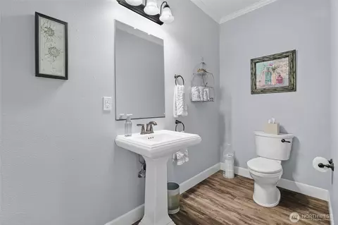 Bath - 31833 SE Lake Walker Rd, Enumclaw, WA 98022 photo 3 of 5