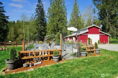 Exterior - 31833 SE Lake Walker Rd, Enumclaw, WA 98022 photo 6 of 12