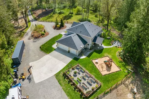 Exterior - 31833 SE Lake Walker Rd, Enumclaw, WA 98022 photo 3 of 12