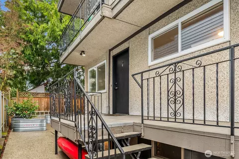 2216 NW 59th St, Seattle, WA 98107