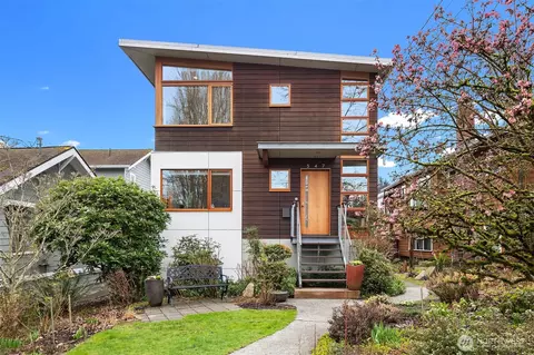 547 N 68th St, Seattle, WA 98103