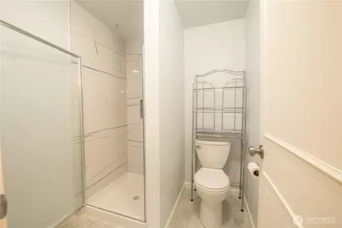 Bath - 9232 1st Dr SE, Everett, WA 98208 photo 2 of 3