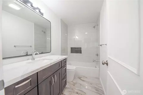 Bath - 9232 1st Dr SE, Everett, WA 98208 photo 3 of 3