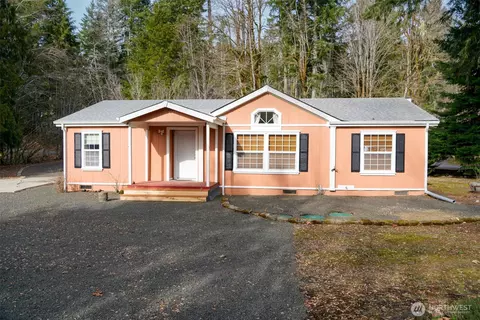 610 N Duckabush Dr N, Hoodsport, WA 98548