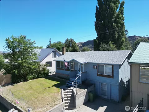 114 Coulee Blvd, Electric City, WA 99123