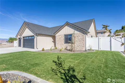 839 NE Tyler Pl, East Wenatchee, WA 98802