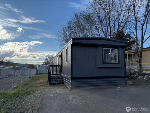 313 Sahara Ct #686, West Richland, WA 99353
