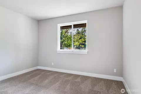 Bedroom - 716 Tipsoo Loop S, Rainier, WA 98576 photo 4 of 7