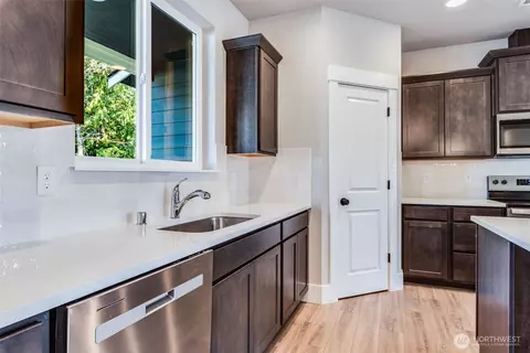 Kitchen - 716 Tipsoo Loop S, Rainier, WA 98576 photo 4 of 5