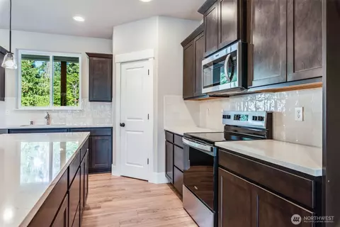 Kitchen - 716 Tipsoo Loop S, Rainier, WA 98576 photo 5 of 5